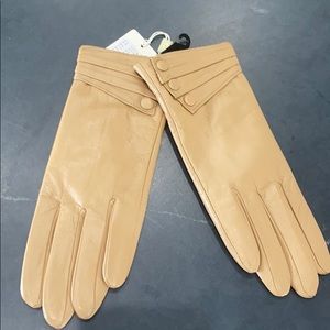 Gorgeous latte colored leather gloves
